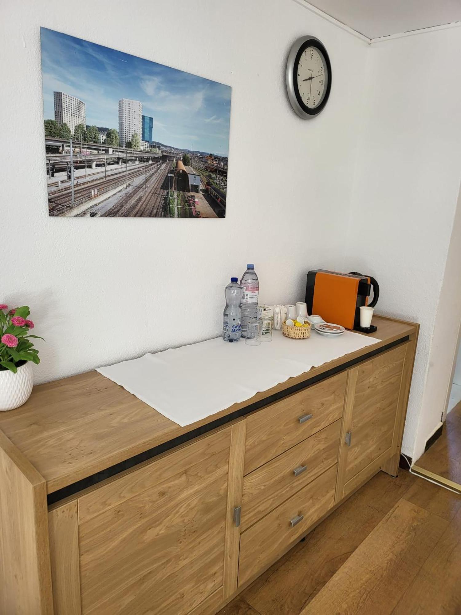 Bastis Central Guesthouse Lucerne City Ngoại thất bức ảnh