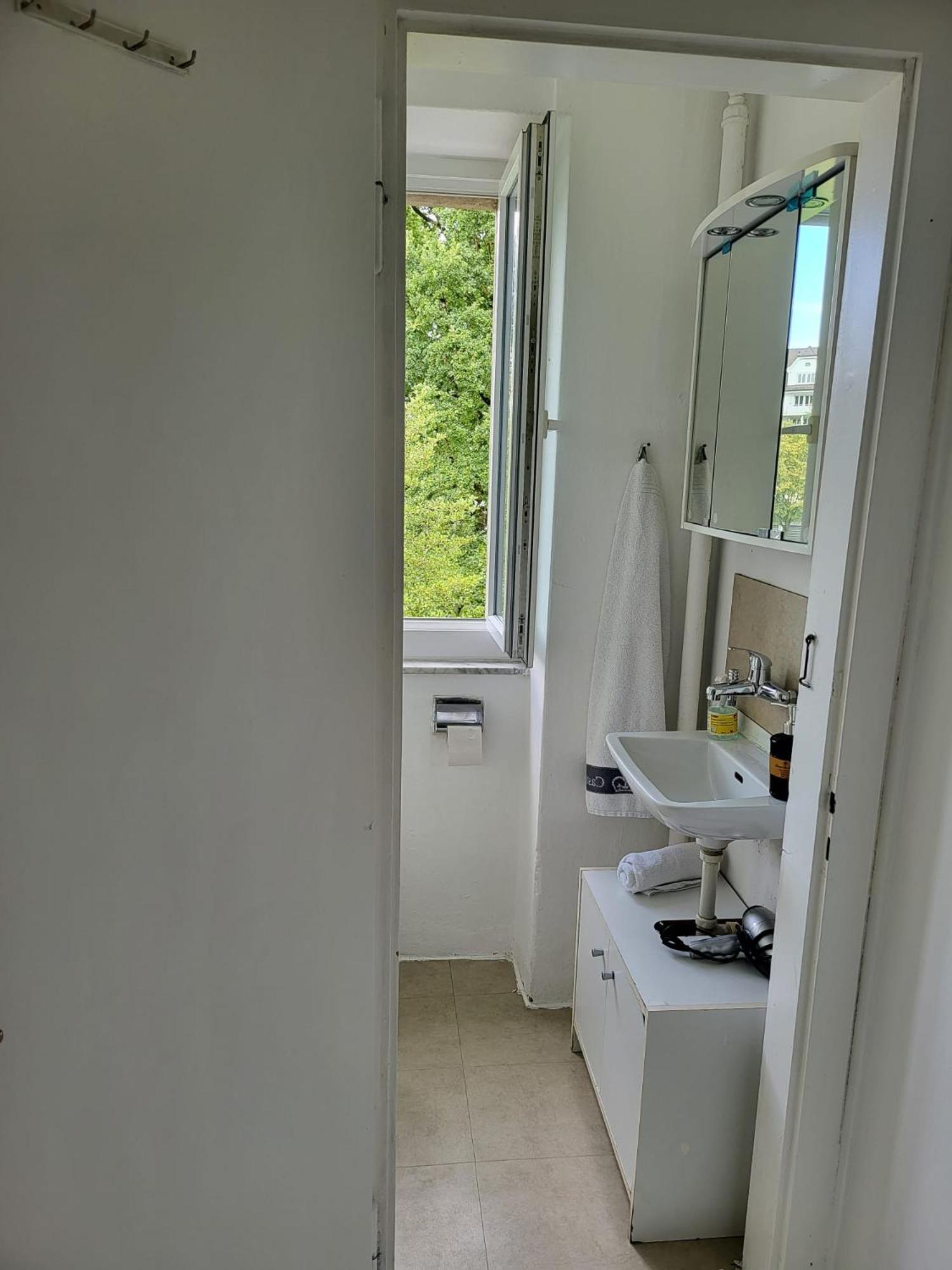 Bastis Central Guesthouse Lucerne City Ngoại thất bức ảnh
