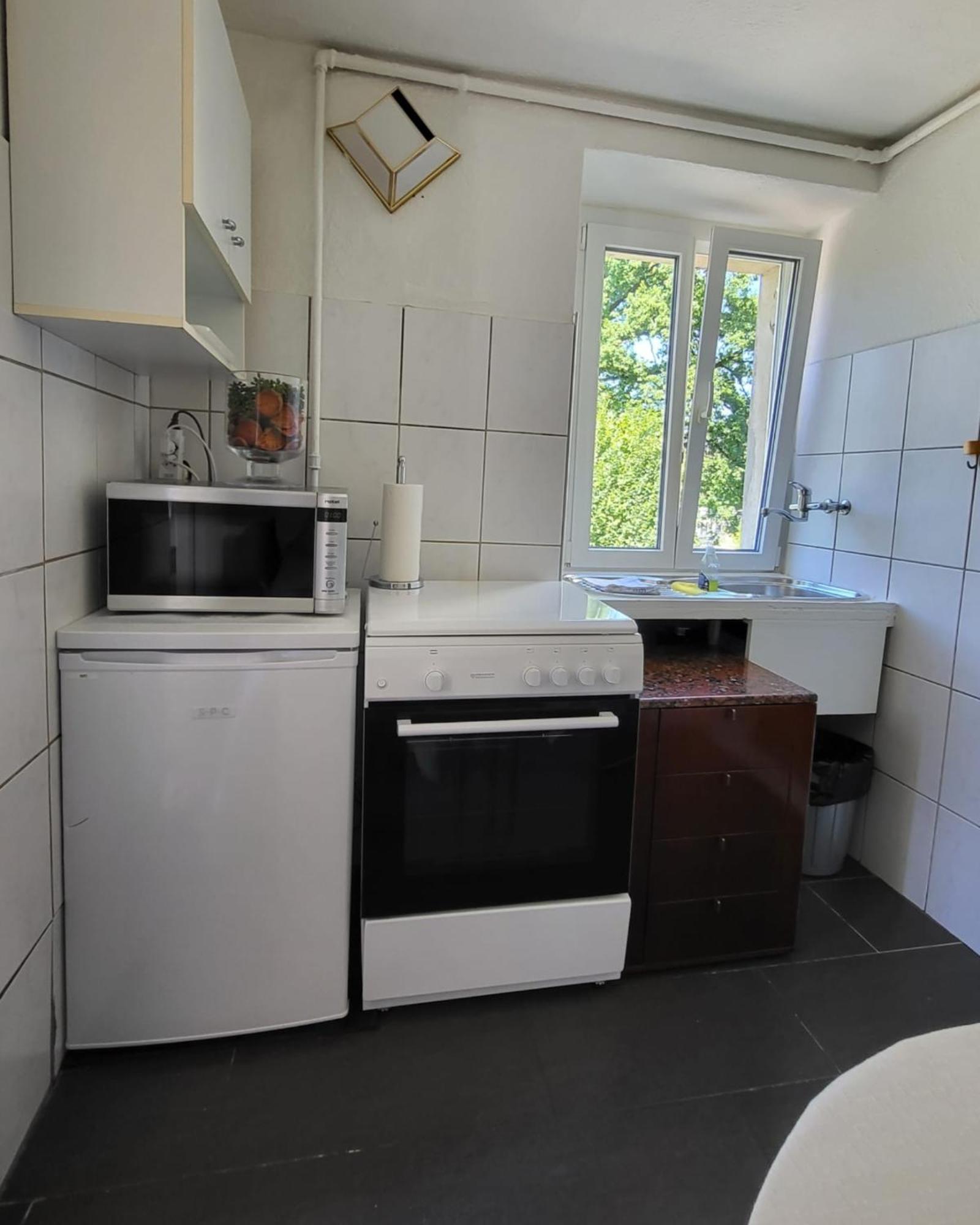 Bastis Central Guesthouse Lucerne City Ngoại thất bức ảnh