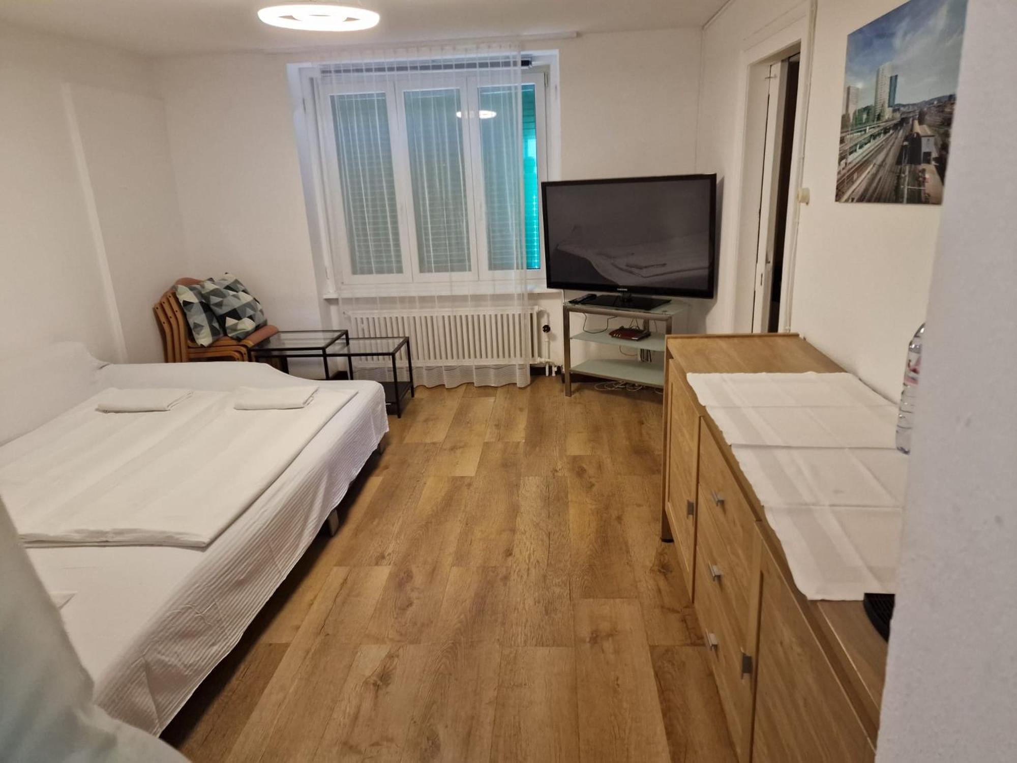 Bastis Central Guesthouse Lucerne City Ngoại thất bức ảnh
